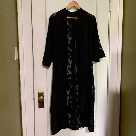 DYNAMITE Sheer Black Floral Kimono | Medium